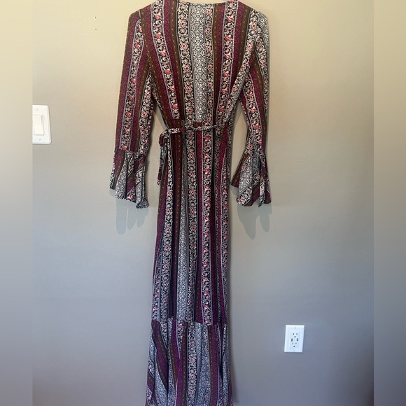 Bohemian floor length bell sleeved wrap dress - Picture 11 of 11